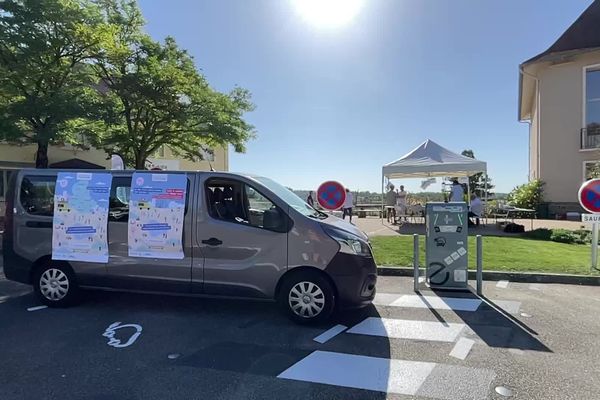 À bord de son "psy truck", l’équipe de sensibilisation aux maladies mentales s’installera dans six communes de Haute-Vienne jusqu’au 20 octobre 2023 pour aller à la rencontre des habitants.