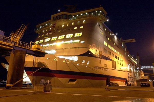 Pour rejoindre l'Angleterre, les réfugiés délaissent le port de Calais pour celui d'Ouistreham, en Normandie.