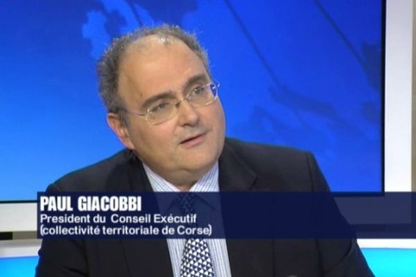 Paul Giacobbi, président de l’exécutif de l'assemblée de Corse, dans l'édition du 10 janvier 2012, est interrogé par Stéphane Usciati 