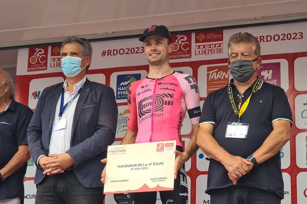 Simon Carr vainqueur de la dernière étape de la Route d'Occitanie 2023.