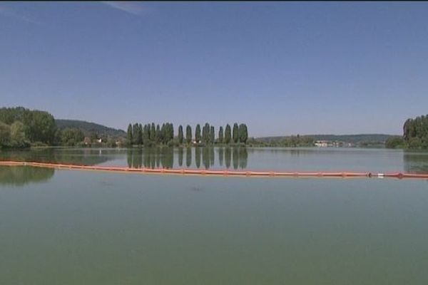 Le lac de Vaivre à Vaivre-et-Montoille (Haute-Saône), près duquel a été découvert le cadavre d'un homme d'une cinquantaine d'années, le 16 février 2025.