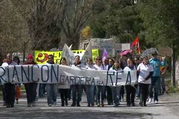 Plus de 400 personnes ont manifesté contre la fermeture du service de réanimation à Briançon.