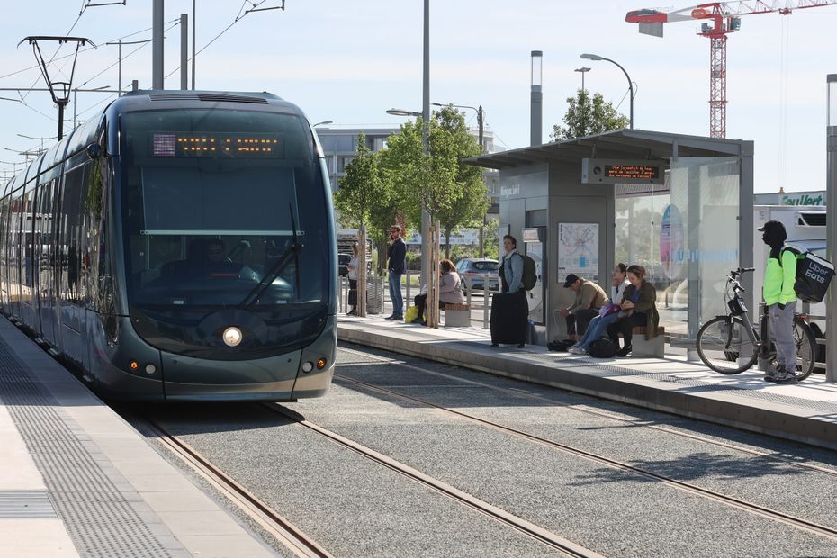 Tram Accident in Bordeaux: Passenger Dragged by Train