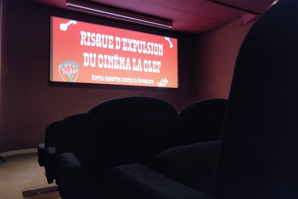 Le cinéma abrite une salle de 120 places et une autre de 60 places.