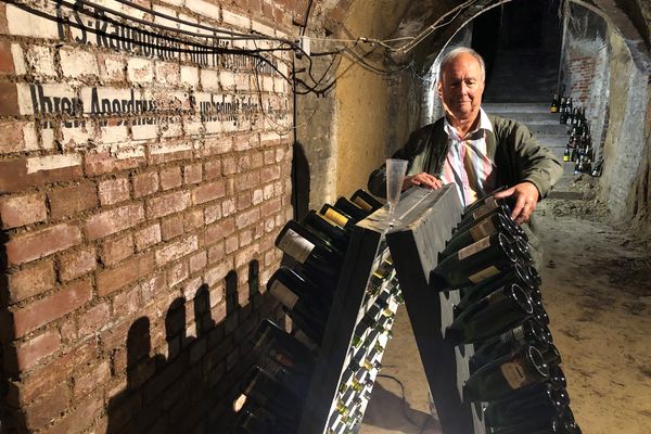 Dans les anciennes caves de "champagne alsacien" à Pfastatt (68).