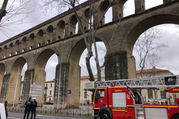 Un homme menace de se jeter du haut du pont des Arceaux.