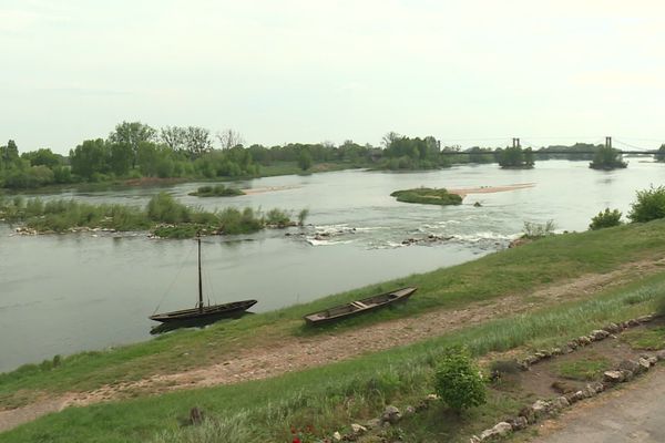 Dans le Loiret, au niveau de Meung-sur-Loire, les bancs de sable sont de plus en plus apparents.