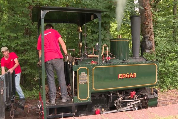 Edgar tracte seul tous les wagons des voyageurs