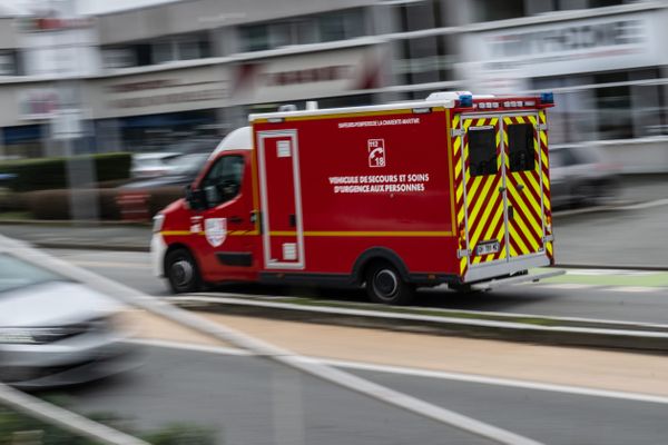 Les pompiers sont intervenus pour un accident du travail mortel, quai de Paludate à Bordeaux (illustration).