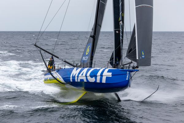 Charlie Dalin (FRA), skipper de MACIF Santé Prévoyance, s'entraîne pour le Vendée Globe, le 10 septembre 2024, au large de Lorient