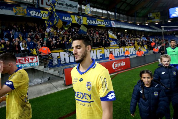 Les joueurs du FC Sochaux, ici Jérémy Livolant et Younes Kaabouni, après leur défaite marquante à domicile face à l'AC Ajaccio, fin octobre.