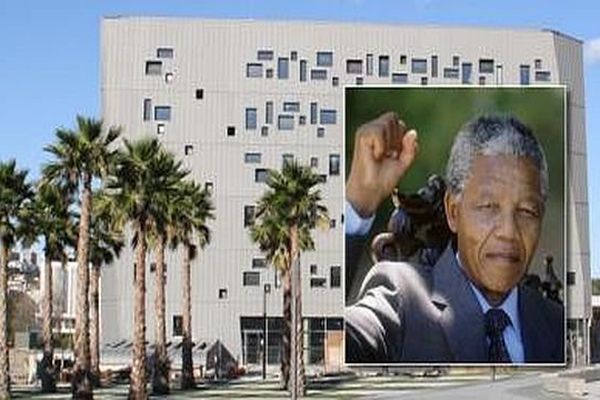 la Maison départementale des Sports de Pierresvives (Montpellier)  est baptisée « Nelson Mandela »