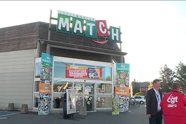 Le supermarché Match a ouvert ses portes ce dimanche matin malgré l'interdiction