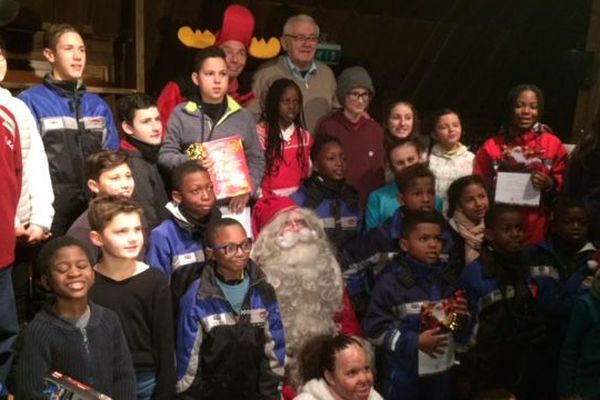 Des enfants malades en Laponie, à la rencontre du Père Noël.