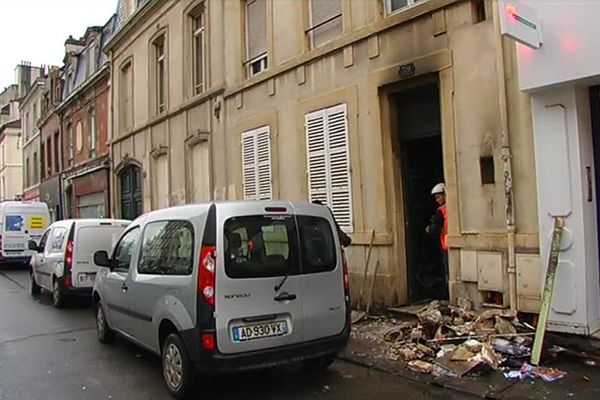 Incendie feu poubelle (rue de Courcelles Reims)