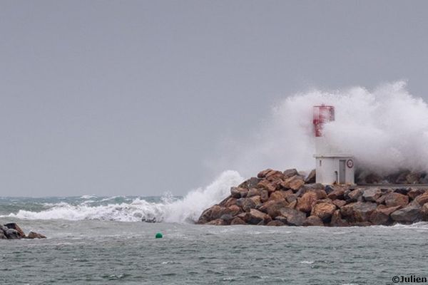 Début de tempête à Canet Plage dans les Pyrénées-Orientales le 2 novembre 2015 vers 19h30