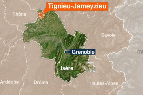 La sortie de route s'est produite sur la commune de Tignieu-Jameyzieu, en Isère.