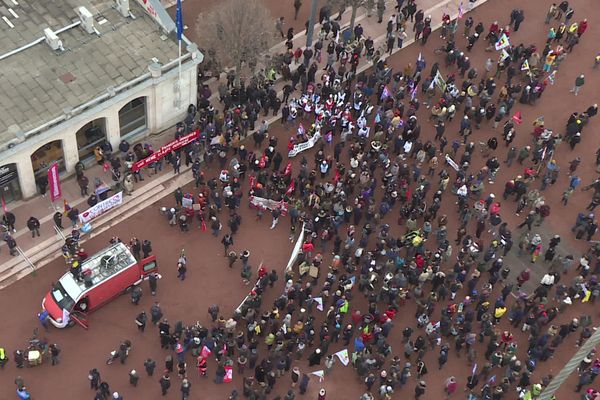 Une manifestation à l'appel de plusieurs associations et syndicats contre la loi immigration