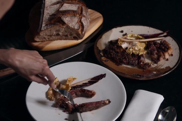 Tabata Mey s’attaque à un monument de la gastronomie locale : le fin gras du Mézenc.