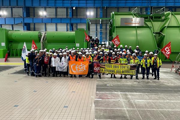 Lundi 6 mars 2023, les salariés de la centrale de Civaux bloquent la production d'électricité pour protester contre la réforme des retraites.