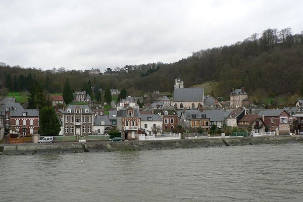 En Seine-Maritime, ce LUNDI, Villequier conservera toute la journée un ciel très nuageux.