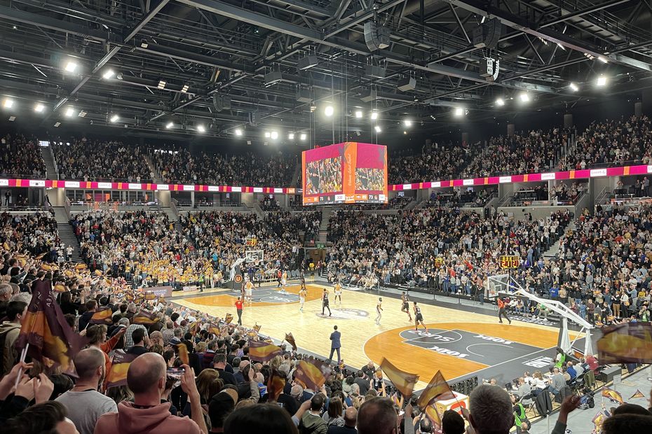 Orléans Loiret Basket’s Perfect Evening with a CO’Met on Fire in Basketball Game.