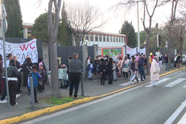 Les parents d'élèves de l'école Chanteperdrix dans le 10e arrondissement de Marseille sont en colère suite à une énième intrusion dans l'établissement.