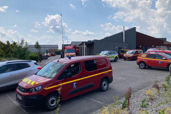 Un important dispositif de secours a été mobilisé, à Rehaincourt, dans les Vosges, où une dizaine d'enfants ont été pris de malaises, ce jeudi 27 juin 2024.