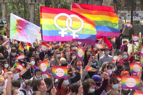 La marche de l'égalité contre l'homophobie et la transphobie à Orléans le samedi 15 mai 2021.