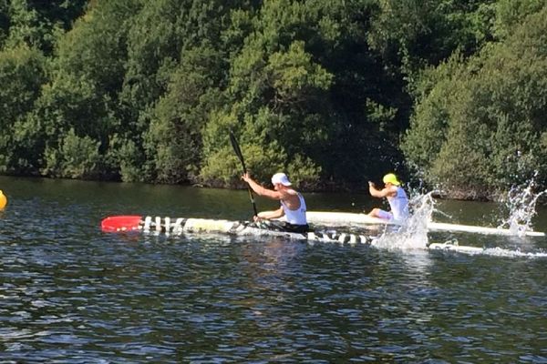 Entraînement équipe de France de canoë kayak des moins de 23 ans sur le lac de Guerlédan