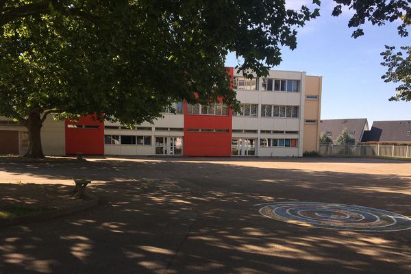 En raison d'un cas positif au covid-19, l'école élementaire Louis Pergaud ferme ses portes temporairement, à titre préventif.