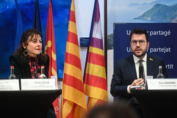 La présidente de la Région Occitanie, Carole Delga, et le président du gouvernement de Catalogne, Pere Aragonès, ont signé un accord de coopération ce 25 avril 2024.