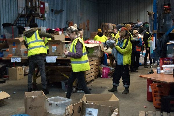 100 à 300 bénévoles travaillent pour l'Auberge des midrants.