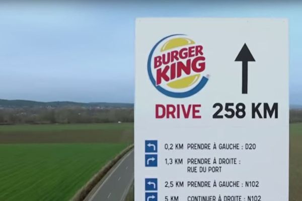 Une semaine après avoir été la cible des moqueries de McDonald's pour son implantation en France, Burger King a répondu avec une nouvelle vidéo.