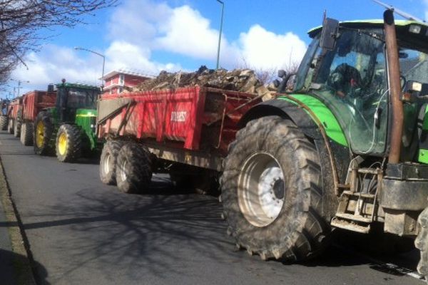 Les tracteurs chargés de déchets et de fumier entraînent de nombreux bouchons ce lundi autour de Caen