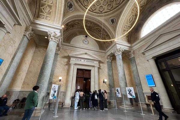 Deux jeunes hommes et leur mère comparaissent devant les assises de l'Hérault à Montpellier pour tentative d'assassinat, actes de torture et de barbarie envers une jeune fille en 2019 à Agde.