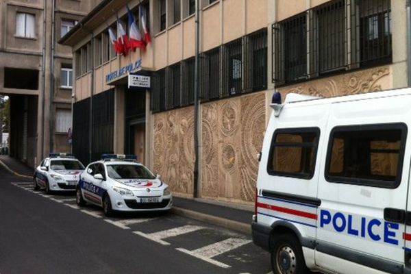 Le prisonnier 'évadé a été placé en garde à vue au commissariat de police du Puy-en-Velay (43).