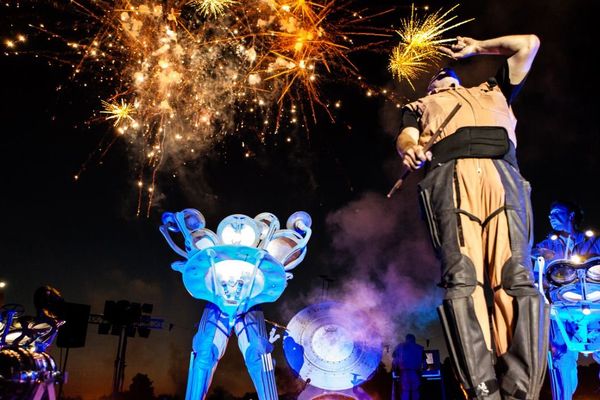 Les Commandos Percu allient percussions et pyrotechnie pour le plus  grand bonheur des spectateurs