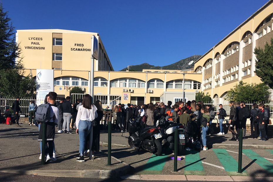 Corse  sept lycées partiellement bloqués contre la mise en examen de