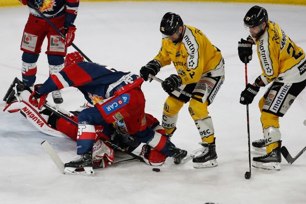 Illustration. Les Brûleurs de Loups de Grenoble sont opposés aux Dragons de Rouen dans cette finale de la Ligue Magnus.