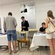 Des électeurs dans un bureau de vote de Montpellier, dimanche 9 juin 2024