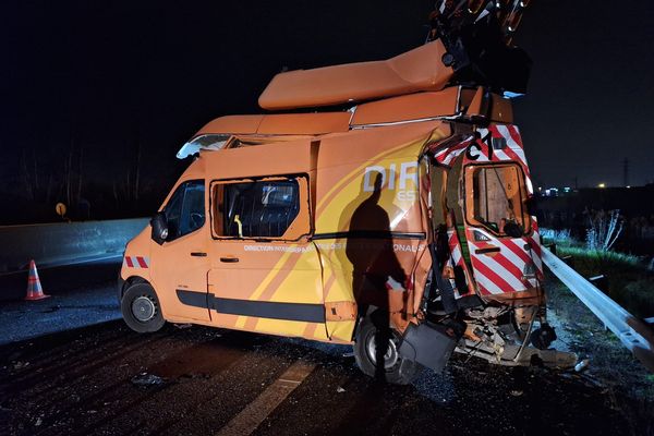 Un patrouilleur en intervention sur la bande d’arrêt d’urgence cette nuit, percuté