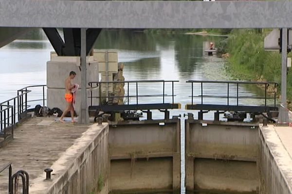 Interdits de se baigner dans les canaux ou écluse des Voies navigables de France 