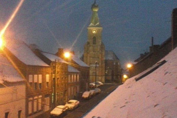 Berlaimont sous une fine couche de neige, ce dimanche soir. 