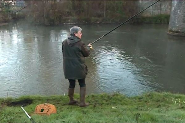 Selon le président de la Fédération des pêcheurs de Charente-Maritime, les prélèvements dans les nappes pour remplir les réserves augmenteraient les risques de rivières à sec.