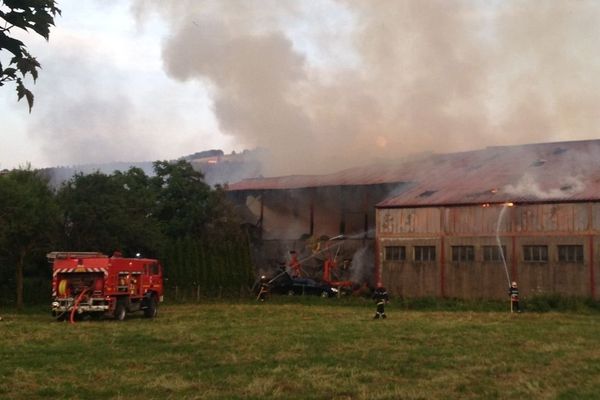 Arc-sous-Cicon : une quarantaine de pompiers a été mobilisée