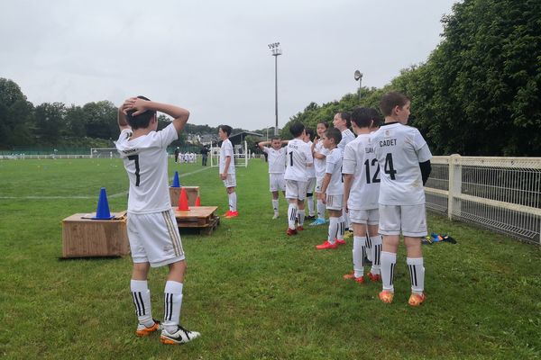 A Pontivy, de jeunes joueurs de football participent à un stage organisé par le Real Madrid