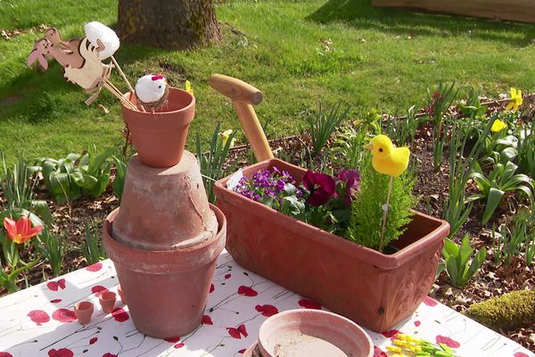 Un tuto jardinage facile et pratique : fabriquer ses oyas maison pour arroser ses plantes et jardins.