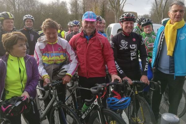 Bernard Hinault à l'arrivée à Saint-Malo ce dimanche 9 décembre d'une randonnée cyclotouriste au profit du Téléthon