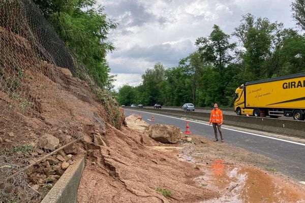 Dans la nuit de dimanche à lundi 28 juin, un éboulement a eu lieu sur l'autoroute A75 près d'Issoire, dans le Puy-de-Dôme.